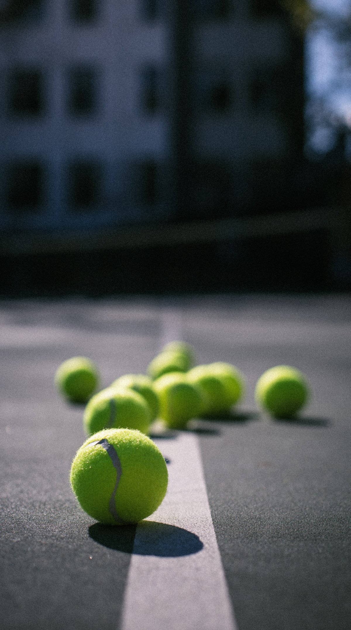 Missä voi pelata tennistä Espoossa ja Helsingissä?